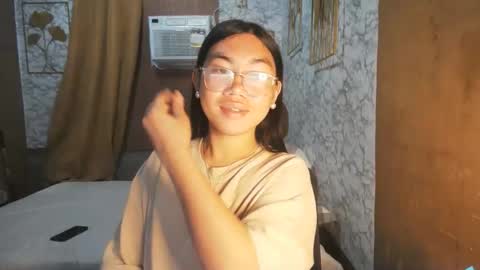 Snapshot of asian_rhean chatting on 10/02/25, 10:50 Rhean online show from 10/02/25, 10:50