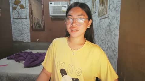 Snapshot of asian_rhean chatting on 10/09/25, 09:35 Rhean online show from 10/09/25, 09:35