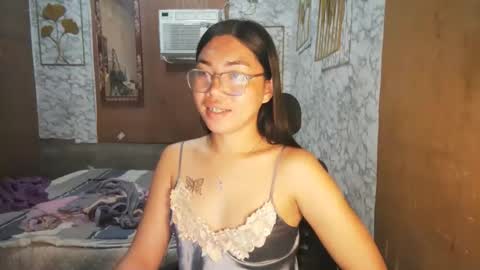 Snapshot of asian_rhean chatting on 10/20/25, 12:22 Rhean online show from 10/20/25, 12:22