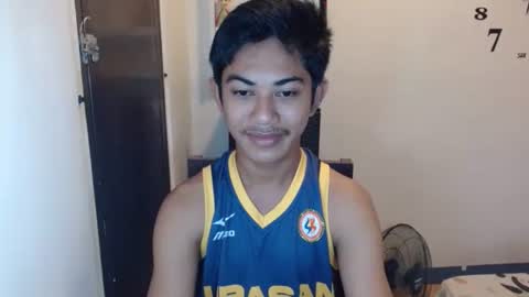 Snapshot of asiancockhero22 chatting on 12/31/24, 12:11 HERO online show from 12/31/24, 12:11