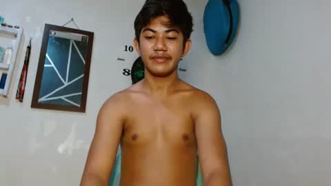 Snapshot of asiancockhero22 chatting on 10/28/25, 12:47 HERO online show from 10/28/25, 12:47