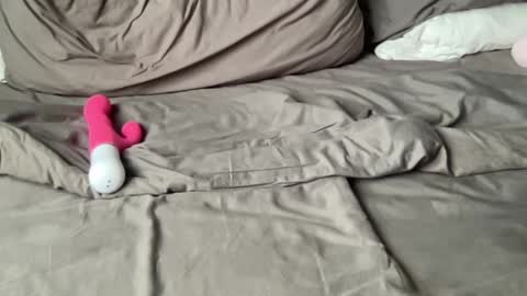 asiangirlandwhiteguy online show from 02/14/25, 08:42