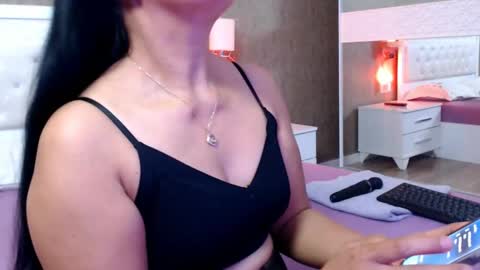 Snapshot of asianholes chatting on 02/16/25, 04:10 Thanya online show from 02/16/25, 04:10