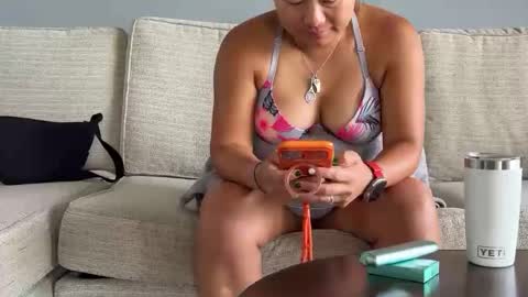 Snapshot of asiansquirtgirl chatting on 05/11/26, 01:11 asiansquirtgirl online show from 05/11/26, 01:11