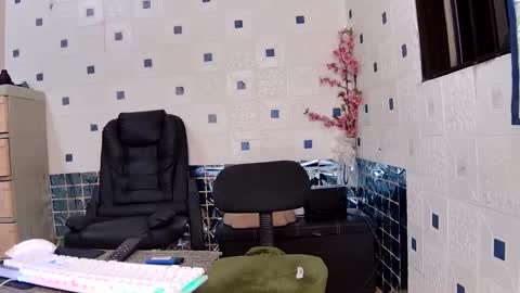 Snapshot of asiantsugar4u chatting on 12/28/24, 01:17 Trish online show from 12/28/24, 01:17