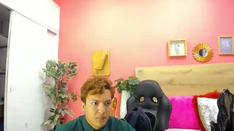 Snapshot of aslyhernandez chatting on 05/08/26, 10:20 ASLY online show from 05/08/26, 10:20