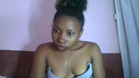 Snapshot of asmiraa chatting on 11/28/25, 03:47 asmiraa online show from 11/28/25, 03:47