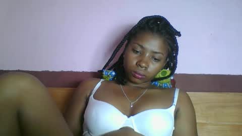 asmiraa online show from 04/18/26, 07:07