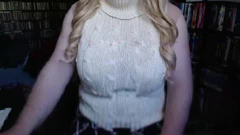 Snapshot of aspen_vale chatting on 05/17/26, 01:51 Aspen Vale online show from 05/17/26, 01:51