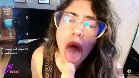 Snapshot of asshley_tyler chatting on 09/15/25, 07:14 ash online show from 09/15/25, 07:14