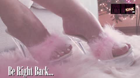 Snapshot of assleighabbott chatting on 12/23/24, 12:25 ASSleigh Abbott online show from 12/23/24, 12:25