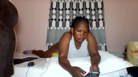 FLORAH DANIEL online show from 11/11/25, 06:08