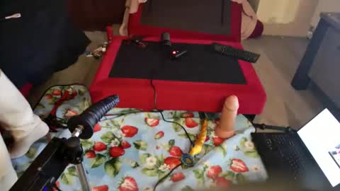 Snapshot of asstoy19 chatting on 11/02/25, 07:27 asstoy19 online show from 11/02/25, 07:27