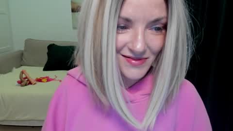 Snapshot of asteris_stella chatting on 06/17/26, 07:04 Asteris online show from 06/17/26, 07:04