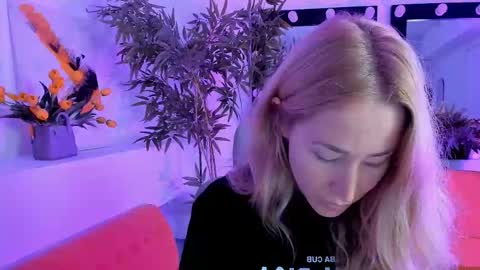 astramonroe online show from 09/17/25, 05:20