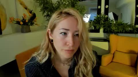 astramonroe online show from 09/29/25, 04:28