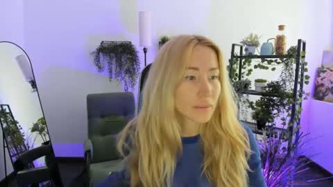 astramonroe online show from 04/20/26, 07:11