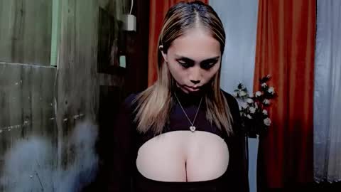 Snapshot of astrid_khalifa chatting on 10/09/25, 12:58 Astrid online show from 10/09/25, 12:58