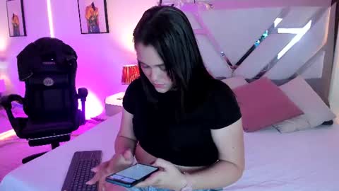 Snapshot of astrid_williams_ chatting on 07/12/26, 01:40 Astrid online show from 07/12/26, 01:40
