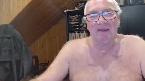 Snapshot of asusandy chatting on 05/15/26, 11:56 asusandy online show from 05/15/26, 11:56