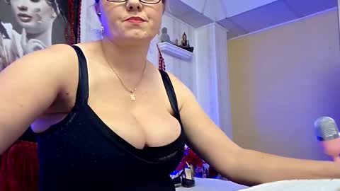 Snapshot of atanasiaxxx chatting on 12/01/25, 02:22 Atanasia online show from 12/01/25, 02:22