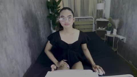 atashakendall online show from 12/13/25, 11:21