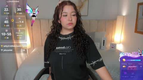 Snapshot of atena_cuteee chatting on 01/25/25, 05:18 sofia online show from 01/25/25, 05:18