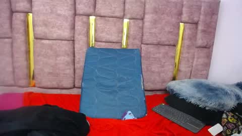 Snapshot of atenea_420 chatting on 04/23/26, 04:03 COLOMBIA online show from 04/23/26, 04:03
