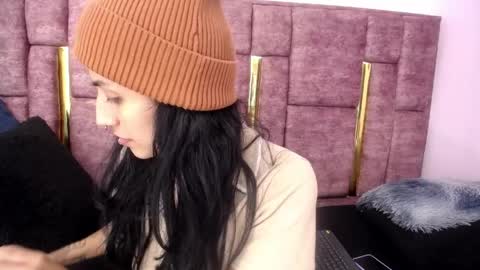 Snapshot of atenea_420 chatting on 05/21/26, 04:52 COLOMBIA online show from 05/21/26, 04:52