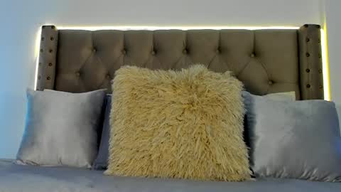 Atenea Hank online show from 01/05/25, 06:02