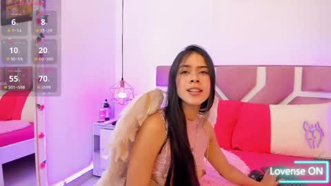 Snapshot of atenea_kros chatting on 04/19/26, 05:45 Atenea online show from 04/19/26, 05:45