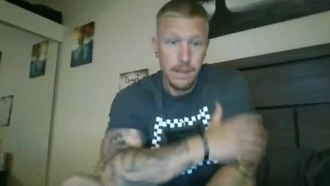 Snapshot of athletic_skater779 chatting on 05/24/26, 05:01 AthleticWhiteboy777 online show from 05/24/26, 05:01