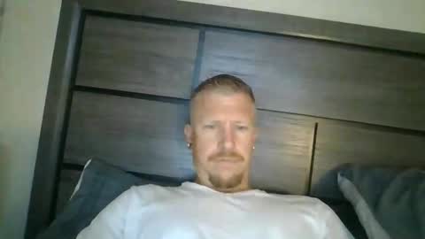 Snapshot of athletic_skater779 chatting on 05/25/26, 07:47 AthleticWhiteboy777 online show from 05/25/26, 07:47