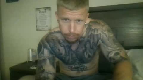 Snapshot of athletic_skater779 chatting on 05/29/26, 04:43 AthleticWhiteboy777 online show from 05/29/26, 04:43