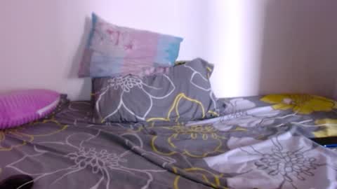 Robin online show from 11/06/25, 06:42