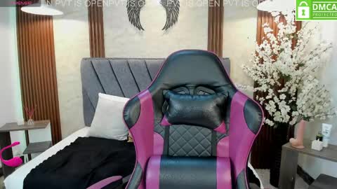 Snapshot of atiena_ chatting on 05/02/26, 11:48 Atiena online show from 05/02/26, 11:48