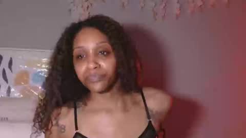 Snapshot of atirahcali chatting on 05/11/26, 04:04 AtirahCali online show from 05/11/26, 04:04