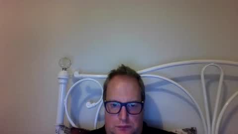 yoursissy online show from 06/04/26, 12:49