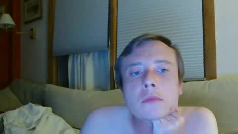 Snapshot of atombumm chatting on 06/18/26, 01:06 atombumm online show from 06/18/26, 01:06