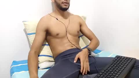 Snapshot of atorres21 chatting on 02/20/25, 06:35 Torres online show from 02/20/25, 06:35