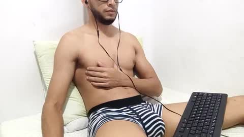 Snapshot of atorres21 chatting on 10/10/25, 04:55 Torres online show from 10/10/25, 04:55