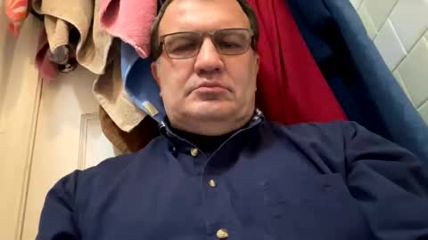 Snapshot of atozzzz chatting on 10/27/25, 11:52 atozzzz online show from 10/27/25, 11:52