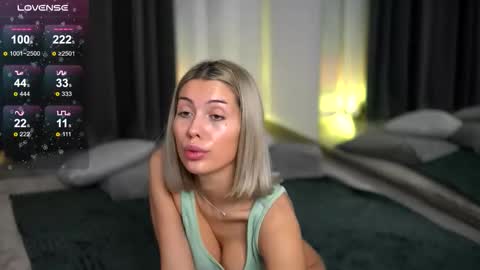 Isabella online show from 11/06/25, 08:59