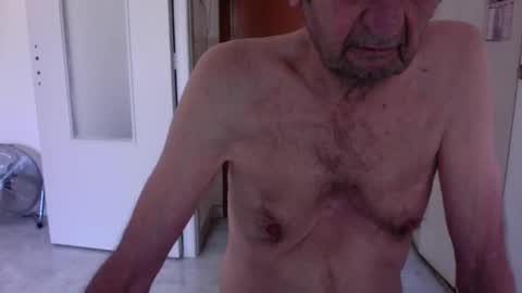 Snapshot of auguste688483 chatting on 04/08/26, 08:36 auguste688483 online show from 04/08/26, 08:36