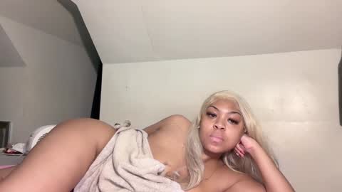 Snapshot of aunyxxx chatting on 02/05/25, 11:17 aunyxxx online show from 02/05/25, 11:17
