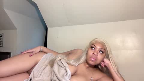 Snapshot of aunyxxx chatting on 02/08/25, 06:44 aunyxxx online show from 02/08/25, 06:44