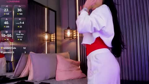 Aura online show from 02/25/25, 03:38