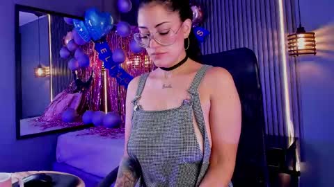 Aura online show from 03/11/25, 12:39