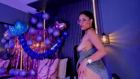 Aura online show from 03/11/25, 03:45