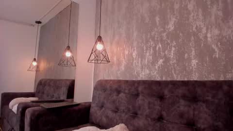 Aura online show from 09/16/25, 02:01